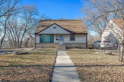 865 Oxford St N, Saint Paul, MN 55103