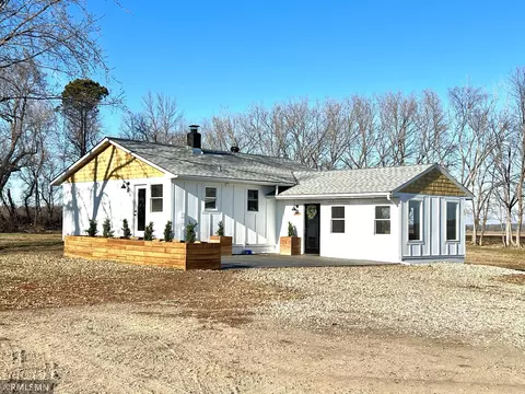 66649 305th St, Litchfield, MN 55355