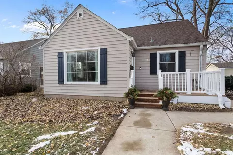 18 Jackson Ave S, Hopkins, MN 55343