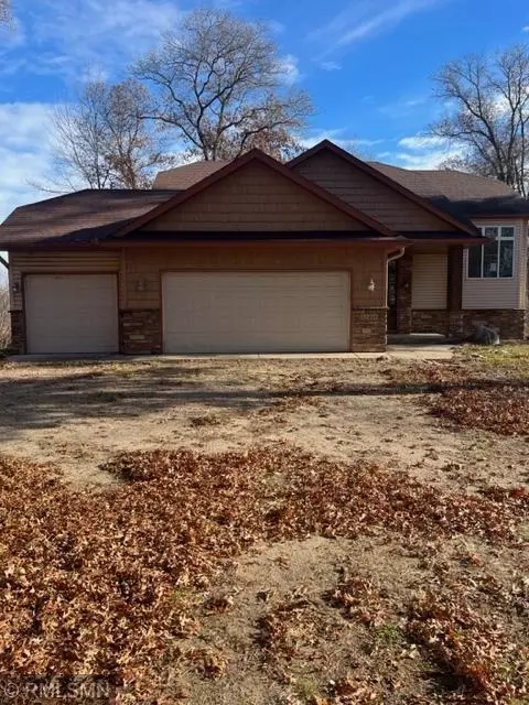 32496 Elk Ln, Stacy, MN 55079