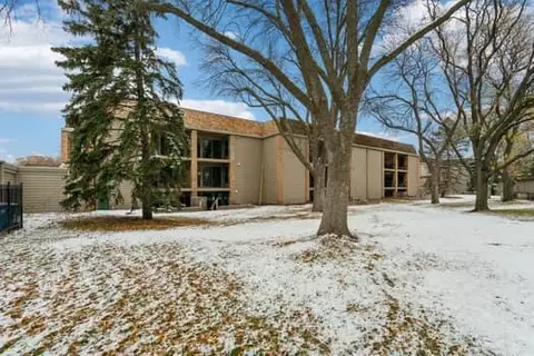 6328 Barrie Rd #1L, Edina, MN 55435