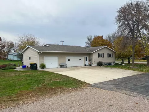 708 Dupont Ave NE, Renville, MN 56284