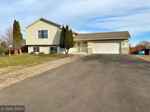 408 Columbine Ln, Shakopee, MN 55379