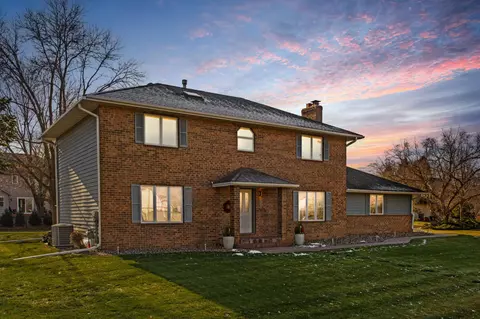 13000 Highpoint Curv, Burnsville, MN 55337