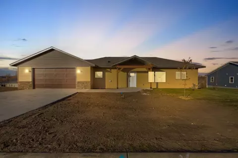 407 Sidney St W, Morristown, MN 55052