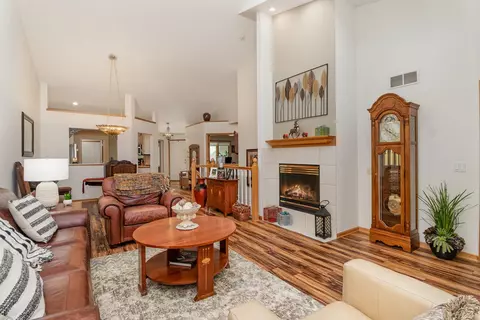 4195 Starbridge Ct, Eagan, MN 55122