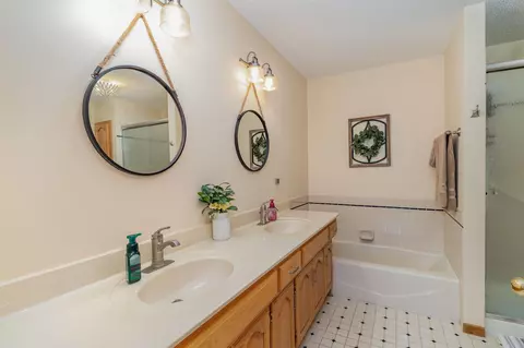 4195 Starbridge Ct, Eagan, MN 55122 photo 16