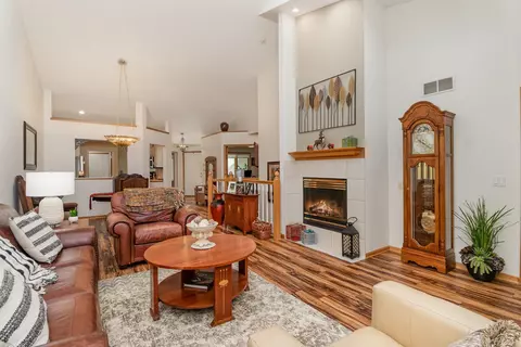 4195 Starbridge Ct, Eagan, MN 55122