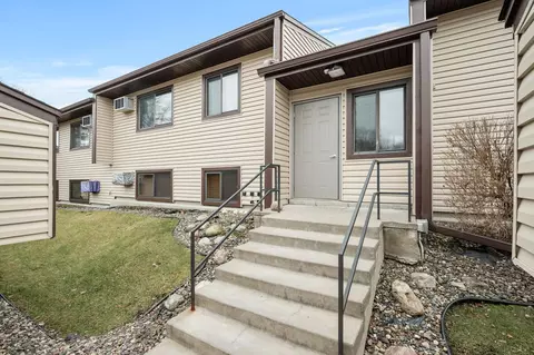 7284 Vista Ct, Eden Prairie, MN 55346