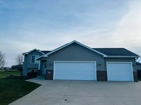 2566 Stony Creek Dr, Owatonna, MN 55060