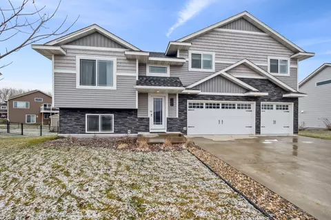 1682 Hidden Trl, Mayer, MN 55360