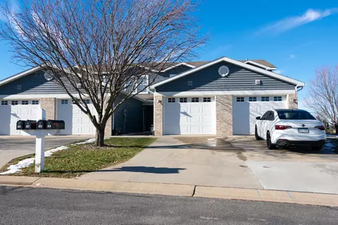 623 Pointe Ct SW, Rochester, MN 55902