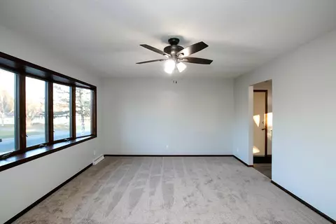 406 E Brooks St, Arlington, MN 55307 photo 4