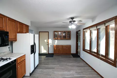 406 E Brooks St, Arlington, MN 55307 photo 5