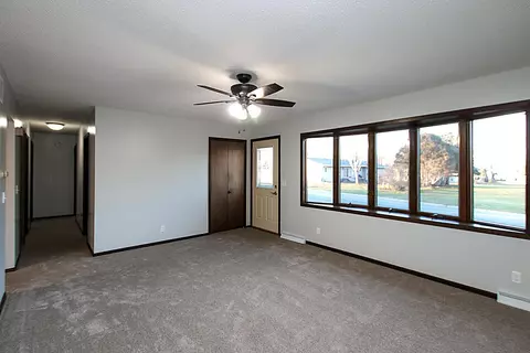 406 E Brooks St, Arlington, MN 55307 photo 2