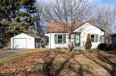 1131 Laurie Rd W, Roseville, MN 55113