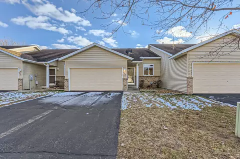 613 35th St W, Hastings, MN 55033