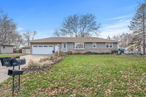 2026 Emerald Ln, Eagan, MN 55122