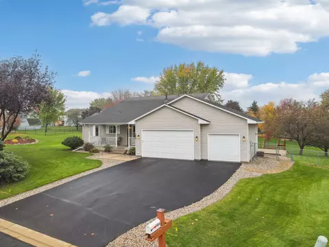 1486 Primrose Ln, Shakopee, MN 55379
