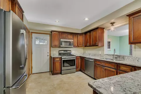 6701 2nd St NE, Fridley, MN 55432