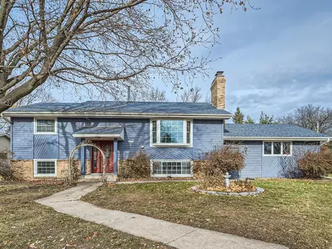 9000 31st Ave N, New Hope, MN 55427