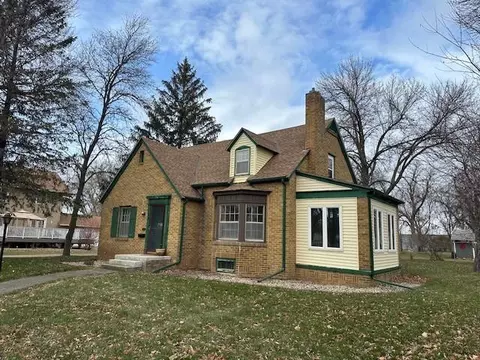 720 13th St, Windom, MN 56101