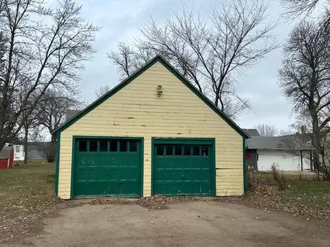 720 13th St, Windom, MN 56101 photo 3