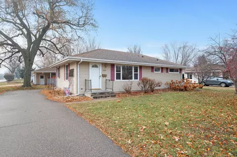 121 E 94th St, Bloomington, MN 55420