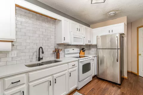 8582 Quarry Ridge Ln #E, Woodbury, MN 55125