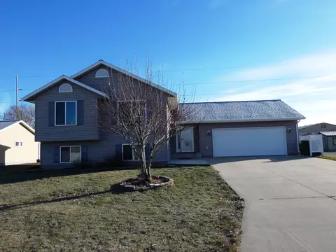 1734 Pauline Ave, Worthington, MN 56187