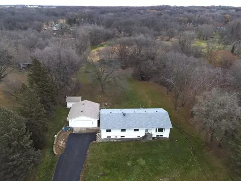 7260 Pioneer Trl, Greenfield, MN 55357