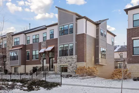 2136 River Valley Ln, Eagan, MN 55122