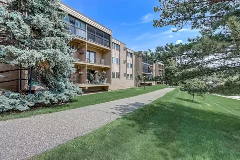 5627 Green Circle Dr #212, Minnetonka, MN 55343