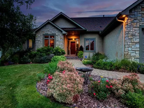 3922 Donegal Way, Eagan, MN 55122 photo 2