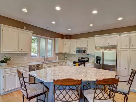 3922 Donegal Way, Eagan, MN 55122 photo 3