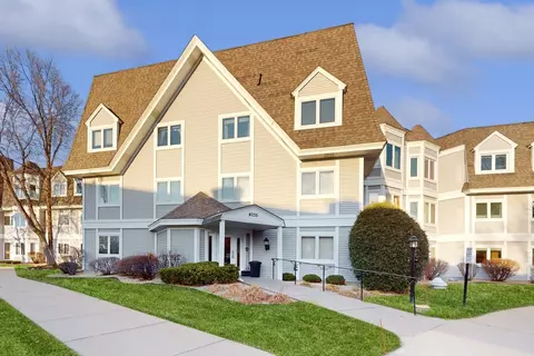 4035 Victoria St N #319, Shoreview, MN 55126