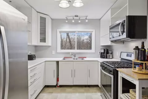 1529 Hudson Rd, Saint Paul, MN 55106