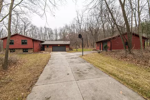 6986 Mesabi Ct NW, Rochester, MN 55901