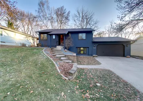 112006 Warner Cir, Chaska, MN 55318