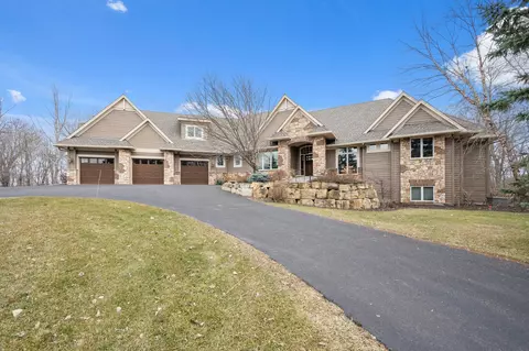 33 Spyglass Pl, Dellwood, MN 55110
