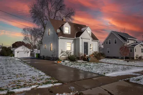 520 W 6th St, Zumbrota, MN 55992