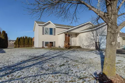 931 Sierra Ln, Saint Cloud, MN 56303