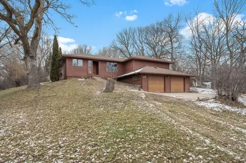 8495 137th St W, Apple Valley, MN 55124