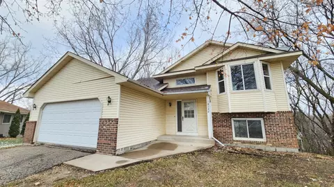 4748 Natchez Ct, Savage, MN 55378