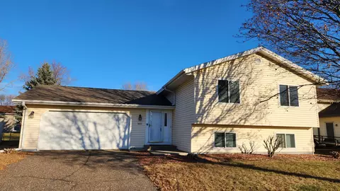 1411 Mckinley Ct, Anoka, MN 55303