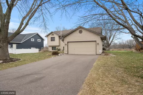 4376 Hamilton Dr, Eagan, MN 55123 photo 2