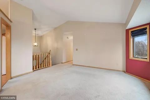 4376 Hamilton Dr, Eagan, MN 55123 photo 9