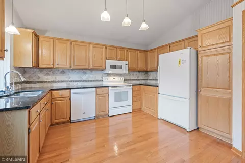 4376 Hamilton Dr, Eagan, MN 55123 photo 15