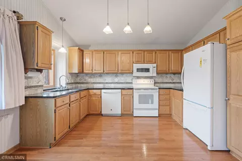 4376 Hamilton Dr, Eagan, MN 55123 photo 13