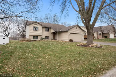 4376 Hamilton Dr, Eagan, MN 55123 photo 3